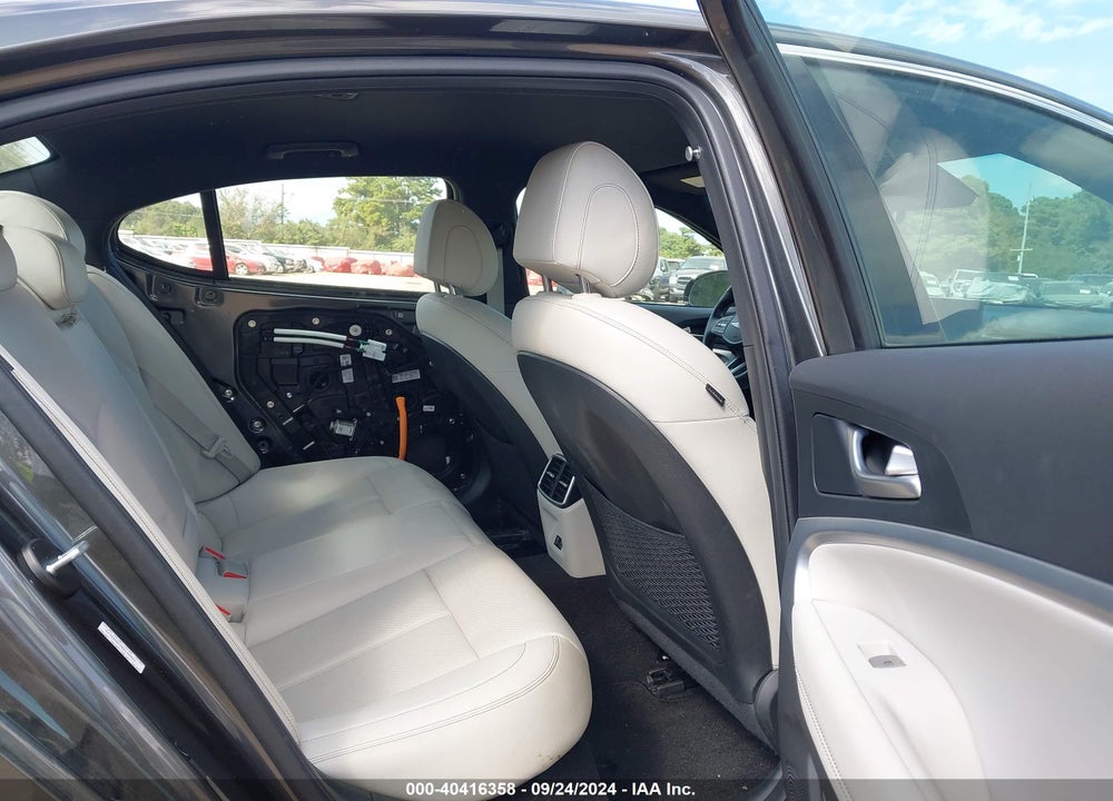 2024 GENESIS G70 2.5T RWD VIN: KMTG34SC7RU142924