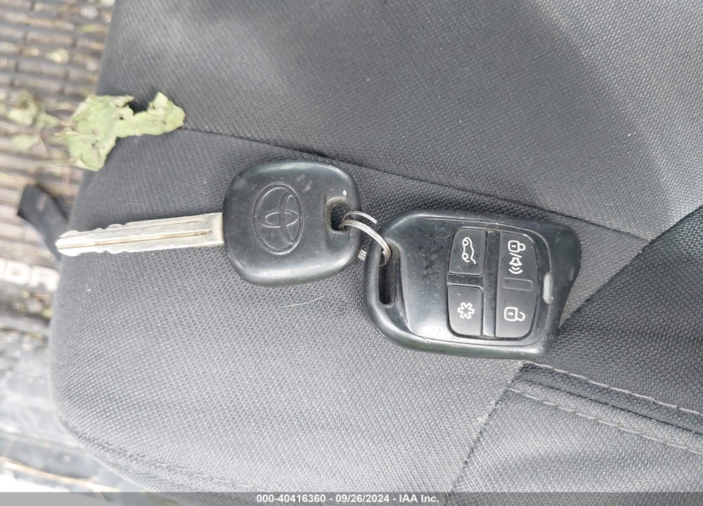 2016 TOYOTA TUNDRA SR5 5.7L V8 VIN: 5TFDY5F18GX511013