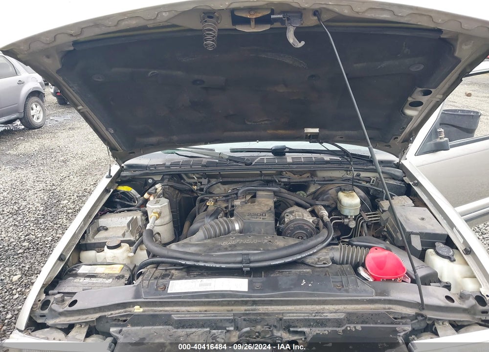 2000 CHEVROLET S-10 LS VIN: 1GCCS1957Y8270514