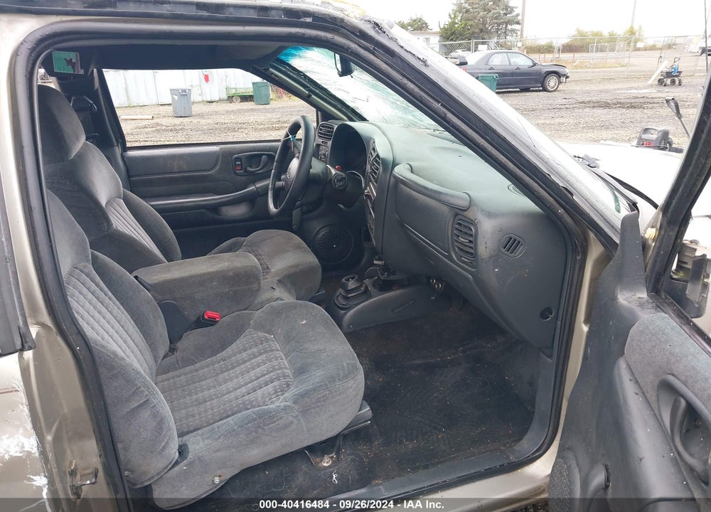 2000 CHEVROLET S-10 LS VIN: 1GCCS1957Y8270514