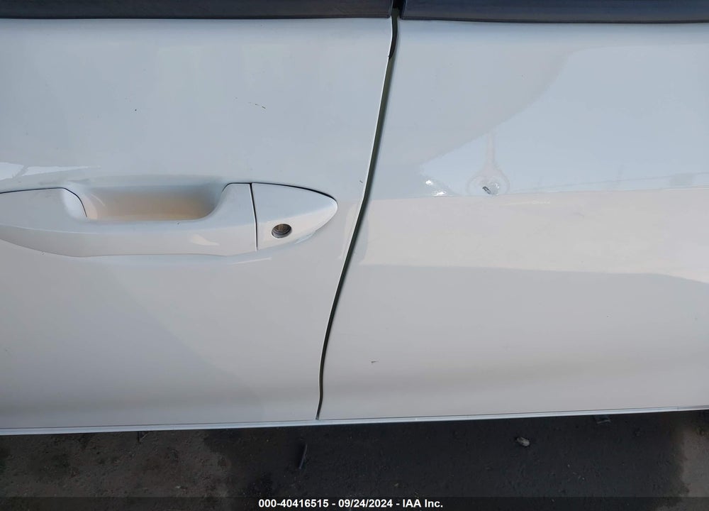 2017 TOYOTA COROLLA SE VIN: 5YFBURHE6HP691652