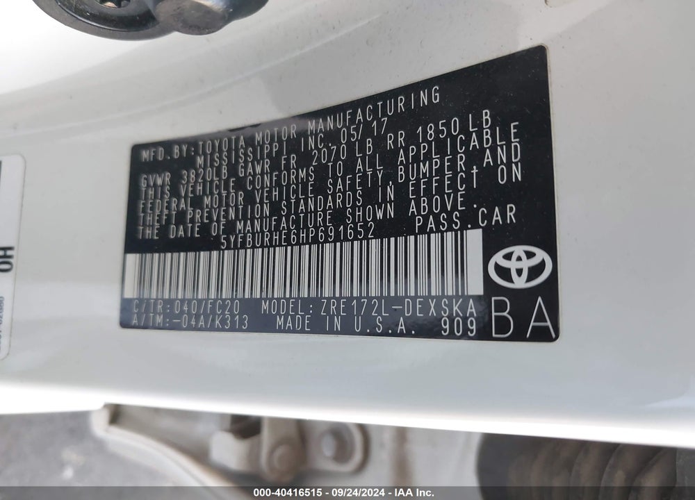 2017 TOYOTA COROLLA SE VIN: 5YFBURHE6HP691652