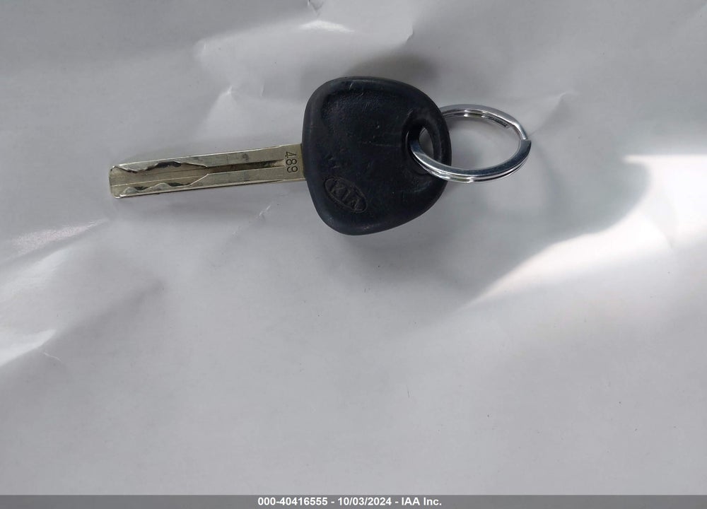 2011 KIA SORENTO LX VIN: 5XYKTDA13BG141169