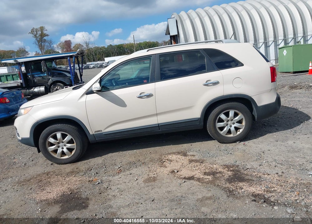 2011 KIA SORENTO LX VIN: 5XYKTDA13BG141169
