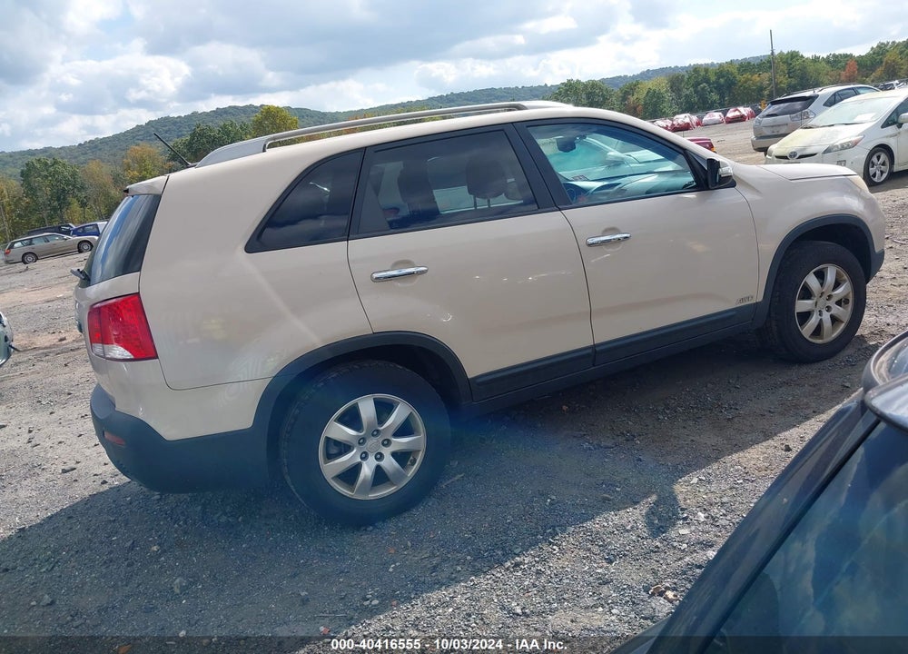 2011 KIA SORENTO LX VIN: 5XYKTDA13BG141169