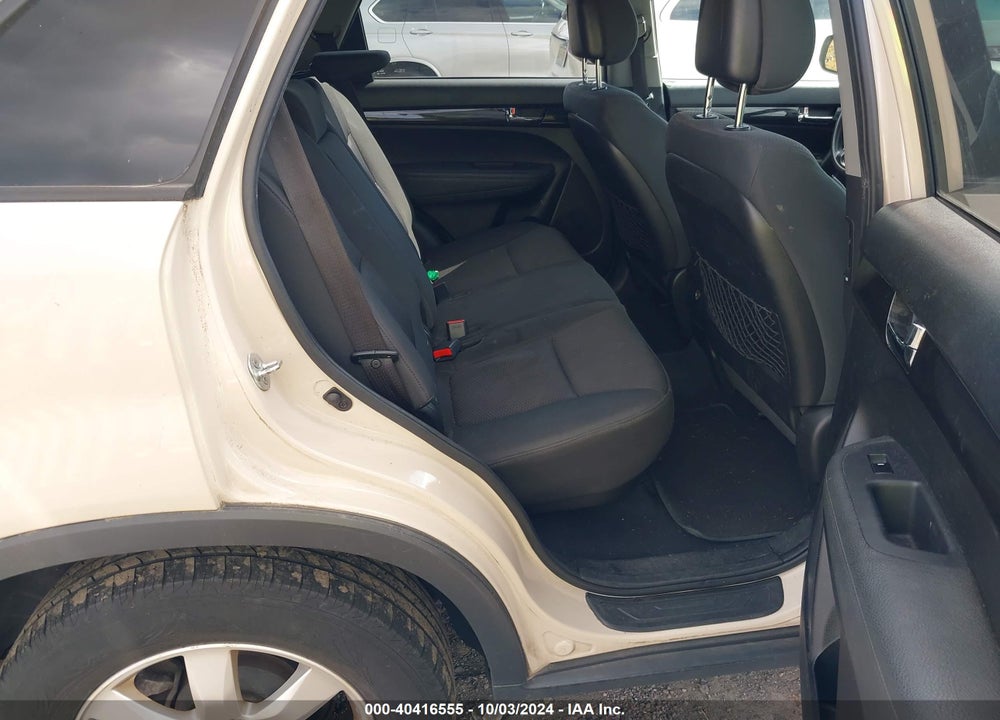 2011 KIA SORENTO LX VIN: 5XYKTDA13BG141169