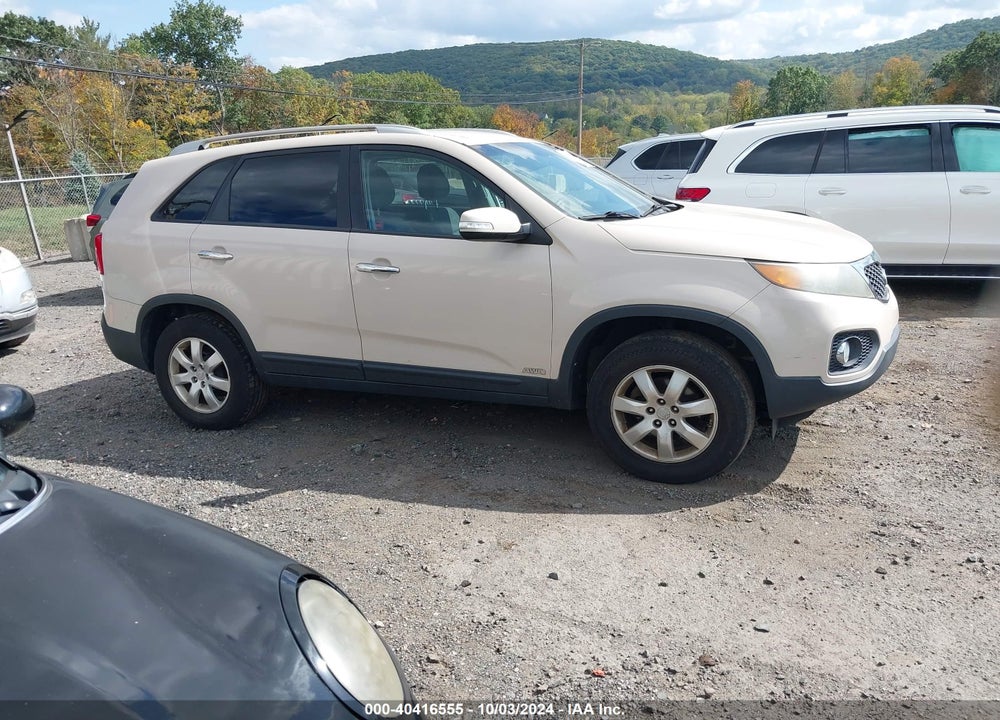 2011 KIA SORENTO LX VIN: 5XYKTDA13BG141169