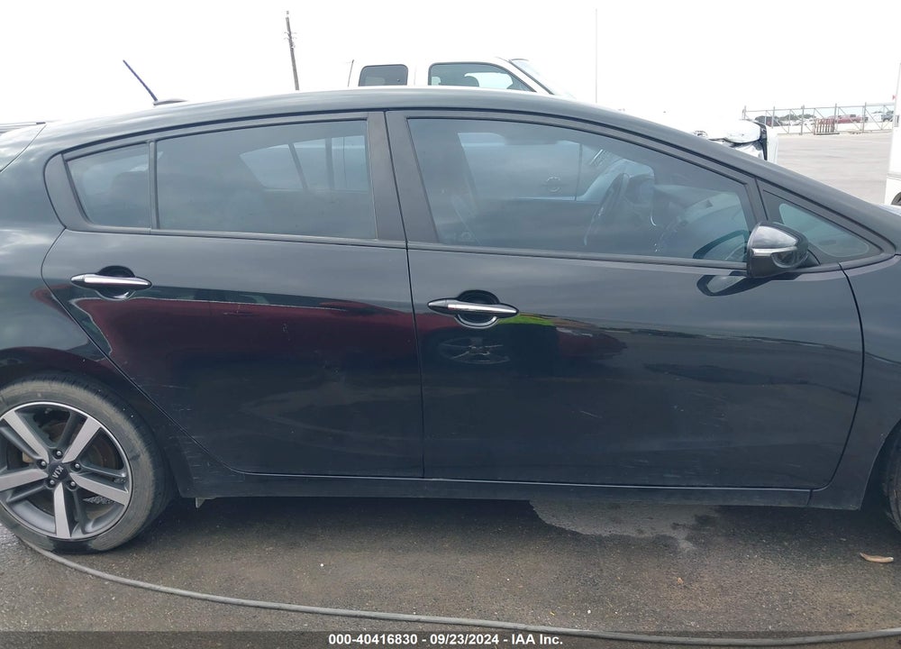2017 KIA FORTE EX VIN: KNAFX5A89H5672948