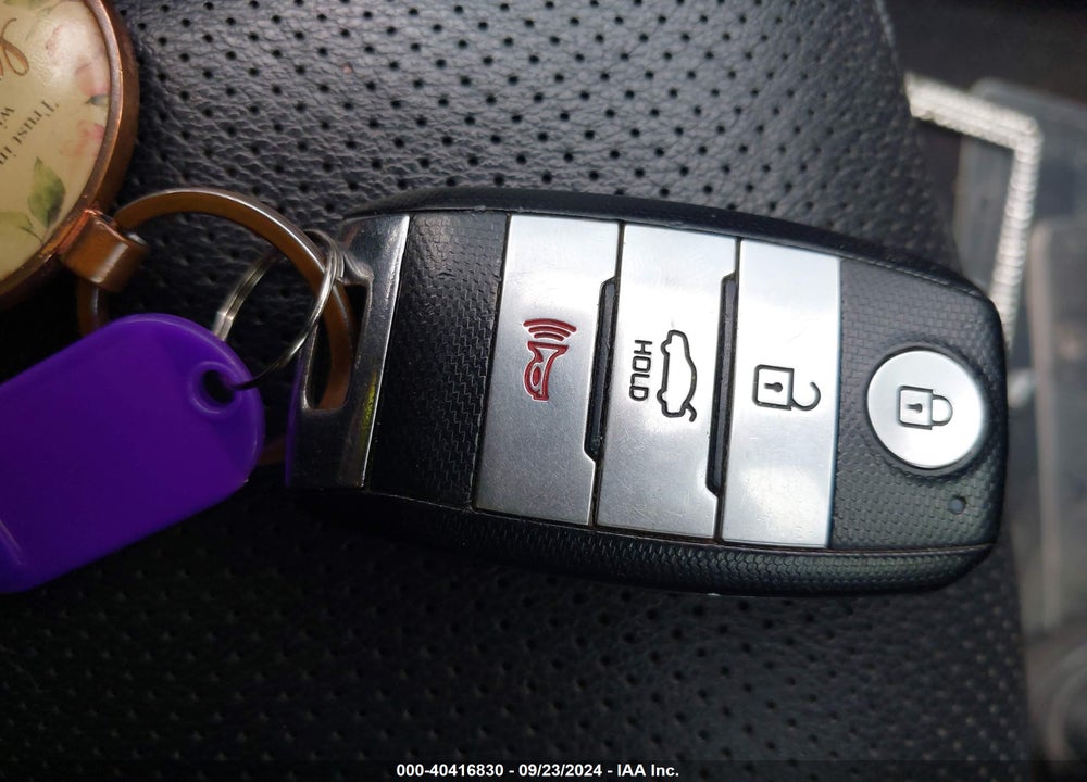 2017 KIA FORTE EX VIN: KNAFX5A89H5672948
