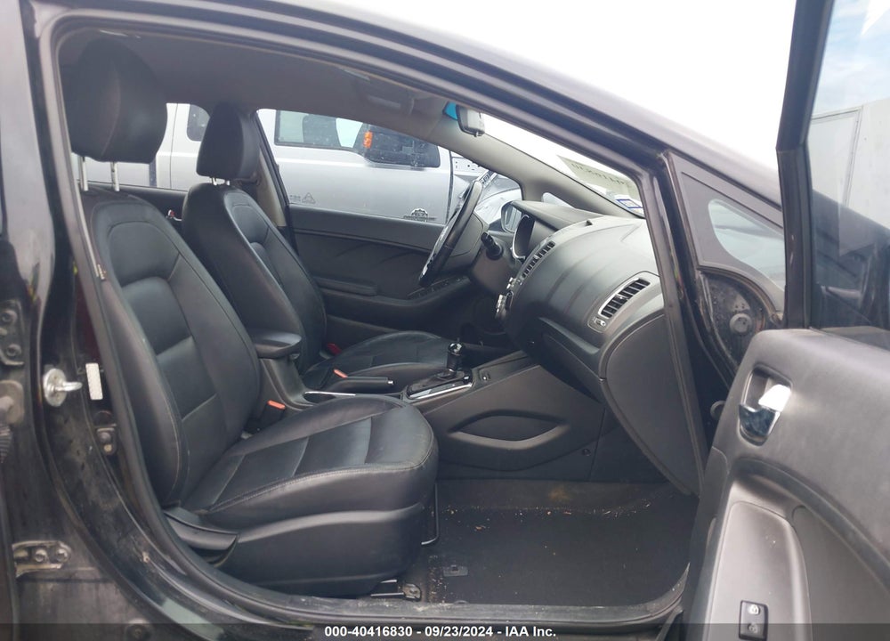 2017 KIA FORTE EX VIN: KNAFX5A89H5672948