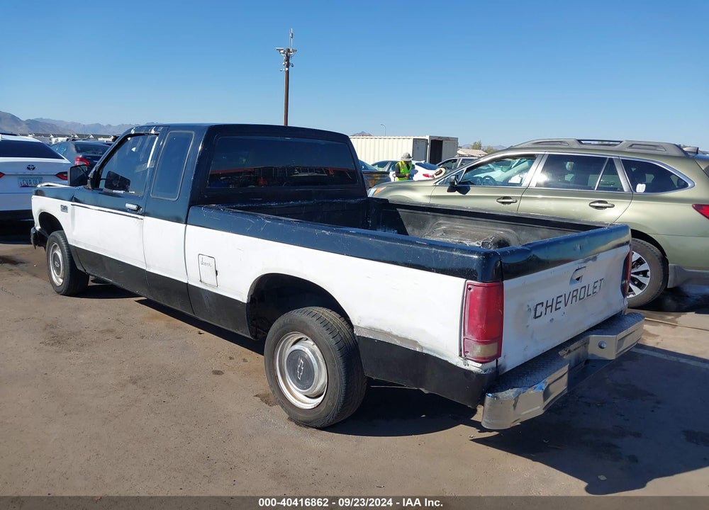 1988 CHEVROLET S TRUCK S10 VIN: 1GCBS19R1J8168789