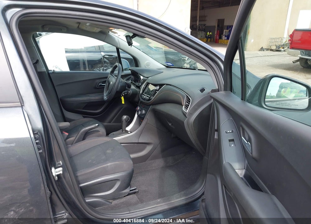 2019 CHEVROLET TRAX LS VIN: 3GNCJKSB8KL107668