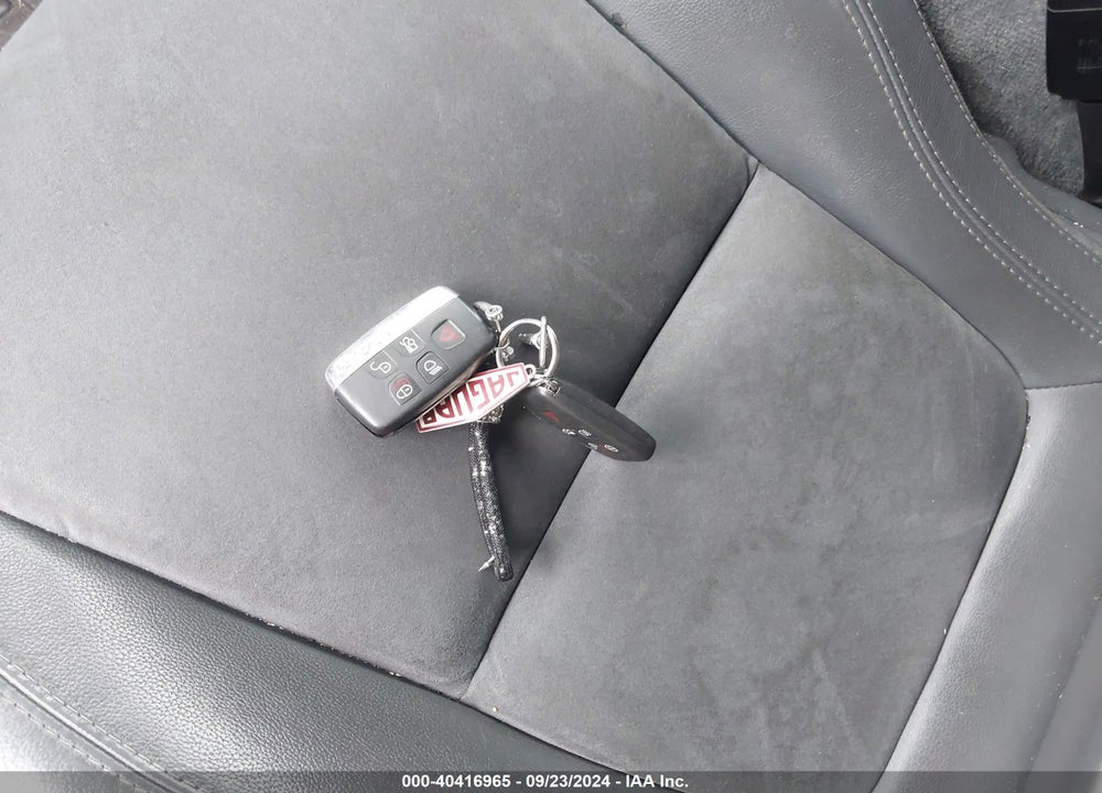 2015 JAGUAR F-TYPE VIN: SAJWA6AT5F8K20118