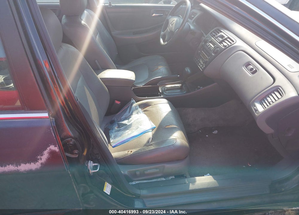 2002 HONDA ACCORD 3.0 EX VIN: 1HGCG16592A064103