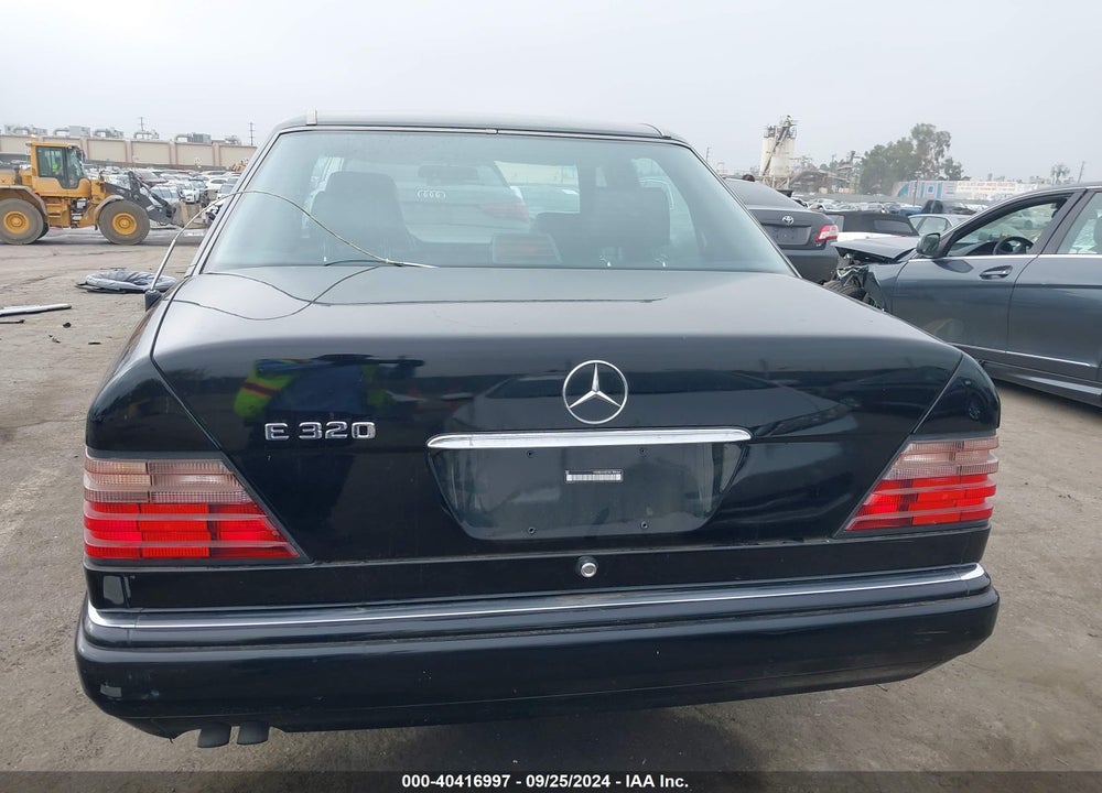 1995 MERCEDES-BENZ E 320 BASE/320 SPECIAL VIN: WDBEA32E7SC188464