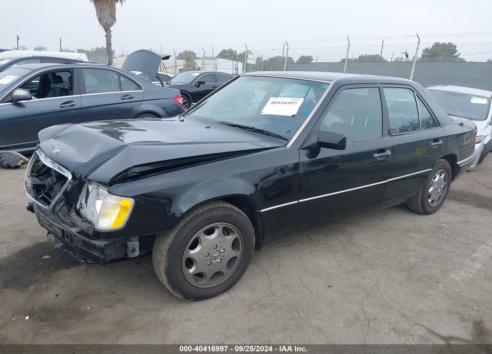 1995 MERCEDES-BENZ E 320 BASE/320 SPECIAL VIN: WDBEA32E7SC188464