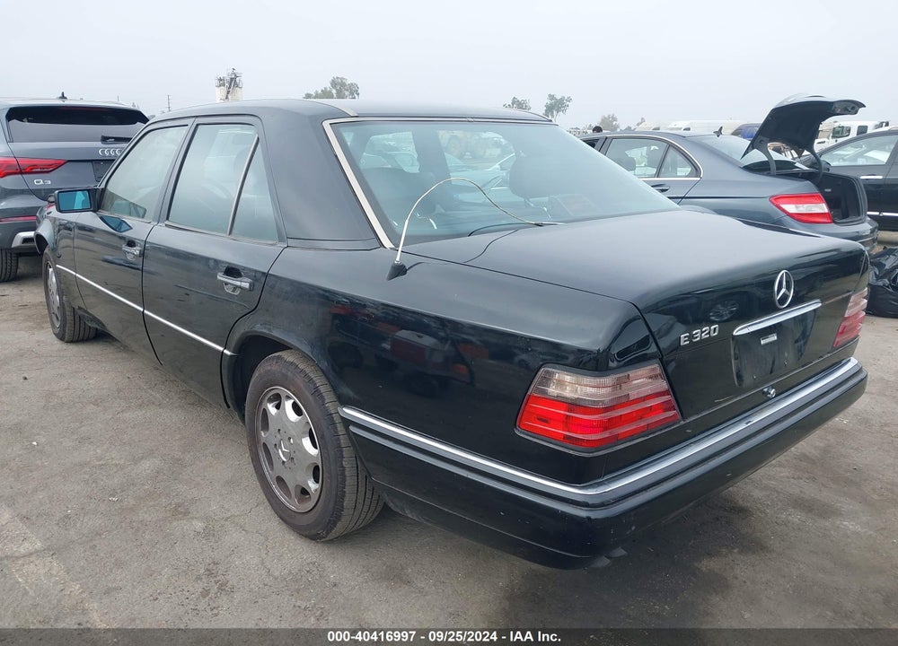 1995 MERCEDES-BENZ E 320 BASE/320 SPECIAL VIN: WDBEA32E7SC188464