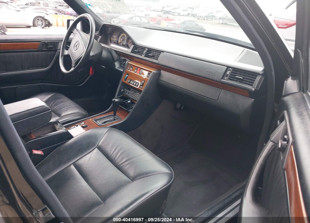 1995 MERCEDES-BENZ E 320 BASE/320 SPECIAL VIN: WDBEA32E7SC188464