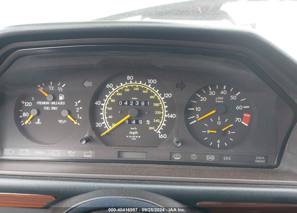 1995 MERCEDES-BENZ E 320 BASE/320 SPECIAL VIN: WDBEA32E7SC188464