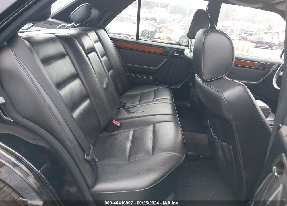 1995 MERCEDES-BENZ E 320 BASE/320 SPECIAL VIN: WDBEA32E7SC188464