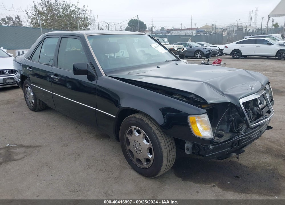 1995 MERCEDES-BENZ E 320 BASE/320 SPECIAL VIN: WDBEA32E7SC188464