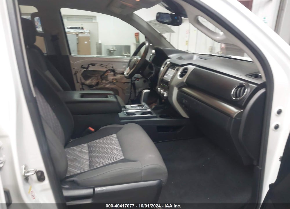 2018 TOYOTA TUNDRA SR5 5.7L V8 VIN: 5TFDY5F13JX686390