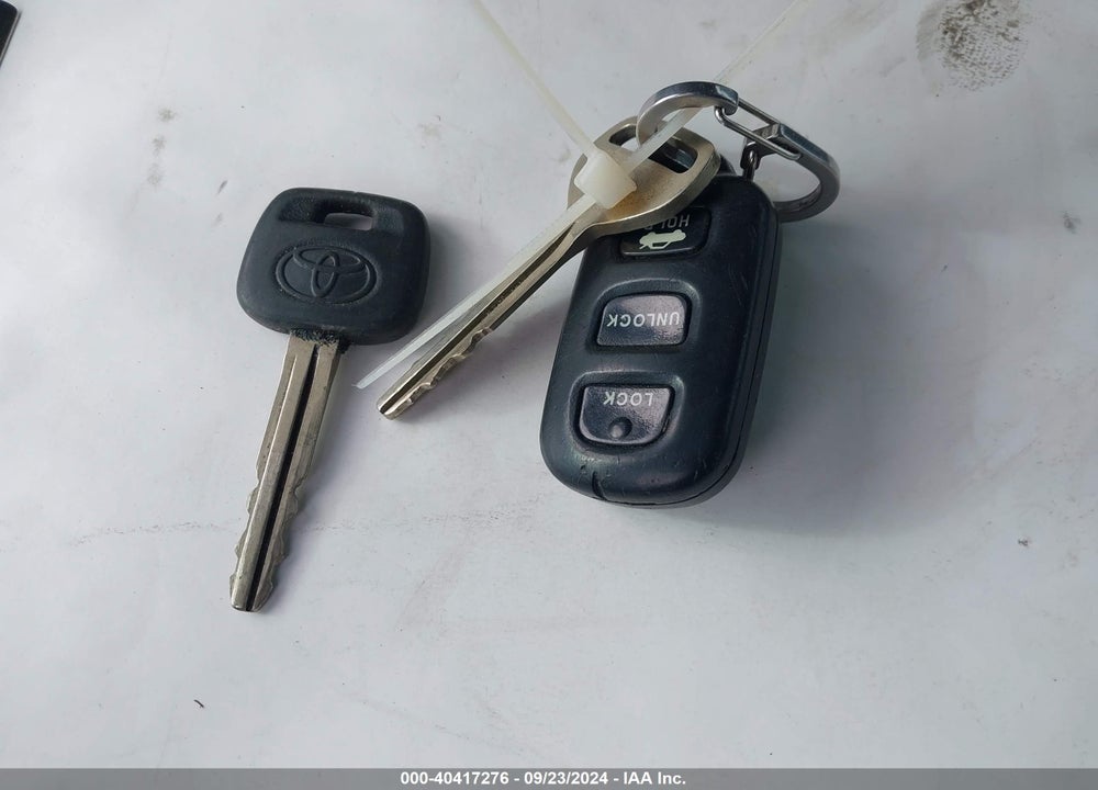 2005 TOYOTA CAMRY LE VIN: 4T1BE32K95U597137