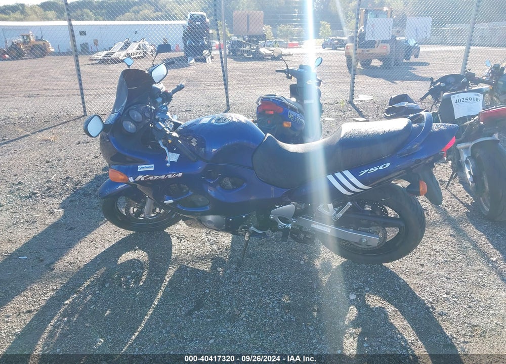 2004 SUZUKI GSX750 F VIN: JS1GR7GA942100923