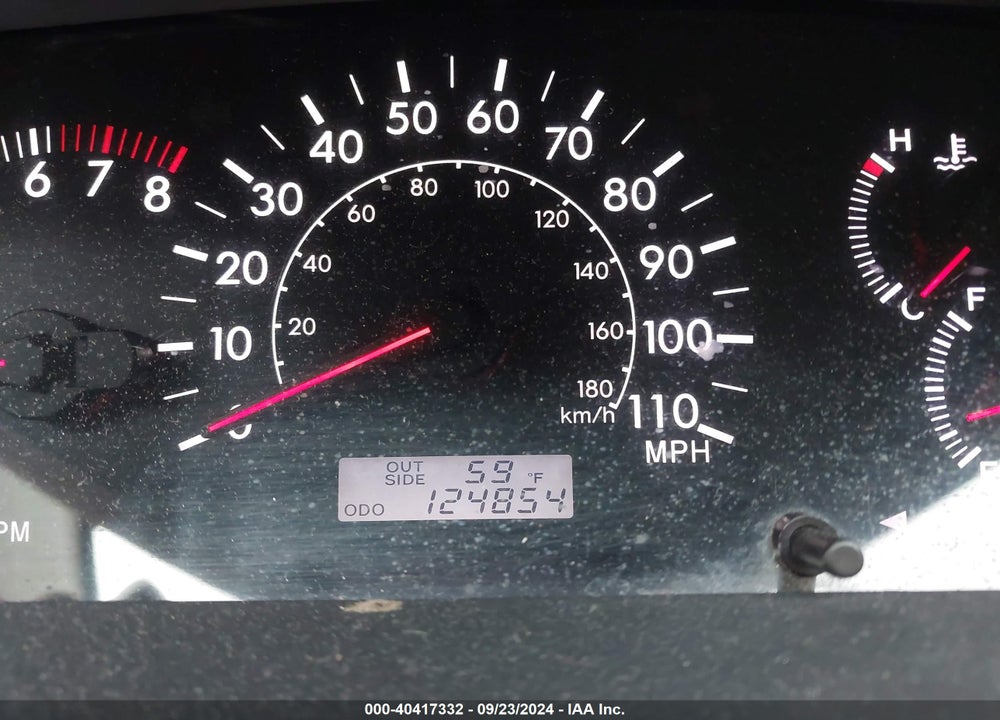 2005 TOYOTA COROLLA LE VIN: 2T1BR32E45C441961