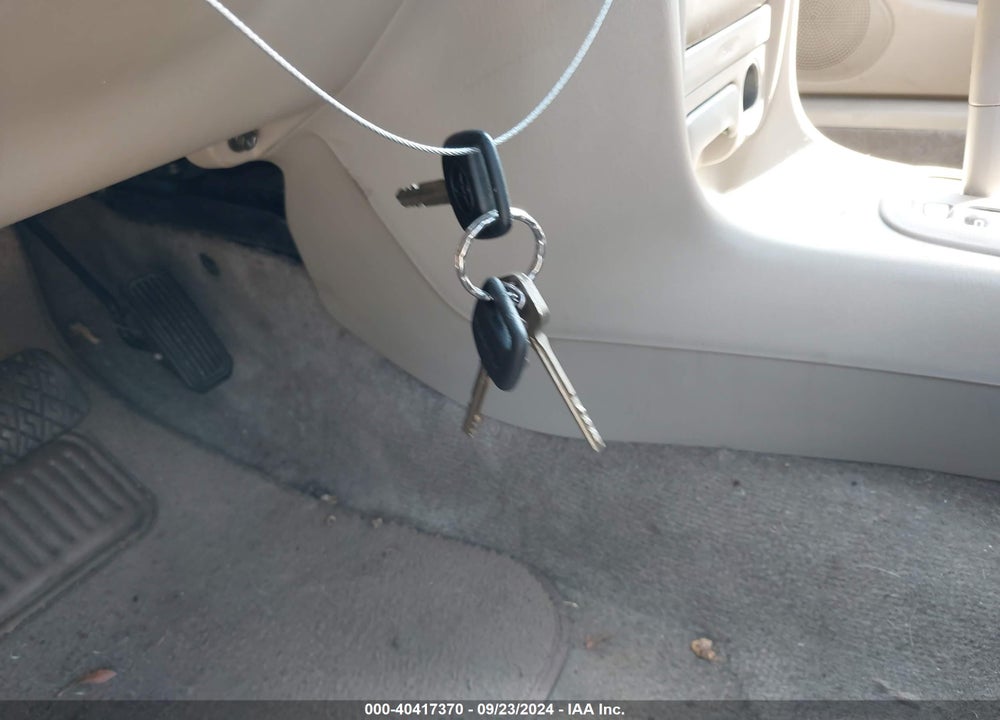 2001 TOYOTA COROLLA CE VIN: 2T1BR12E01C402881