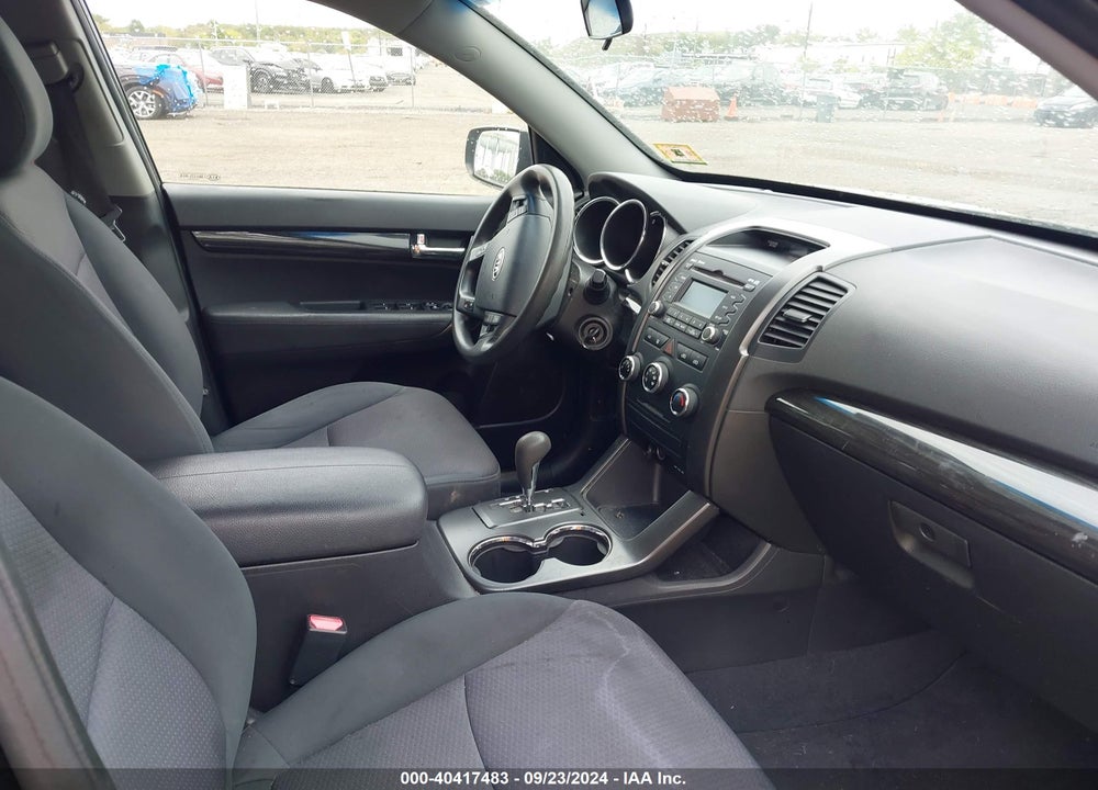 2013 KIA SORENTO LX VIN: 5XYKTCA63DG385364