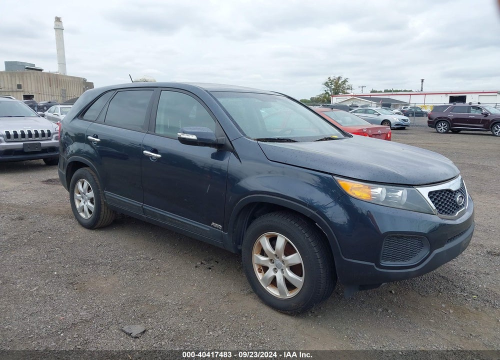 2013 KIA SORENTO LX VIN: 5XYKTCA63DG385364