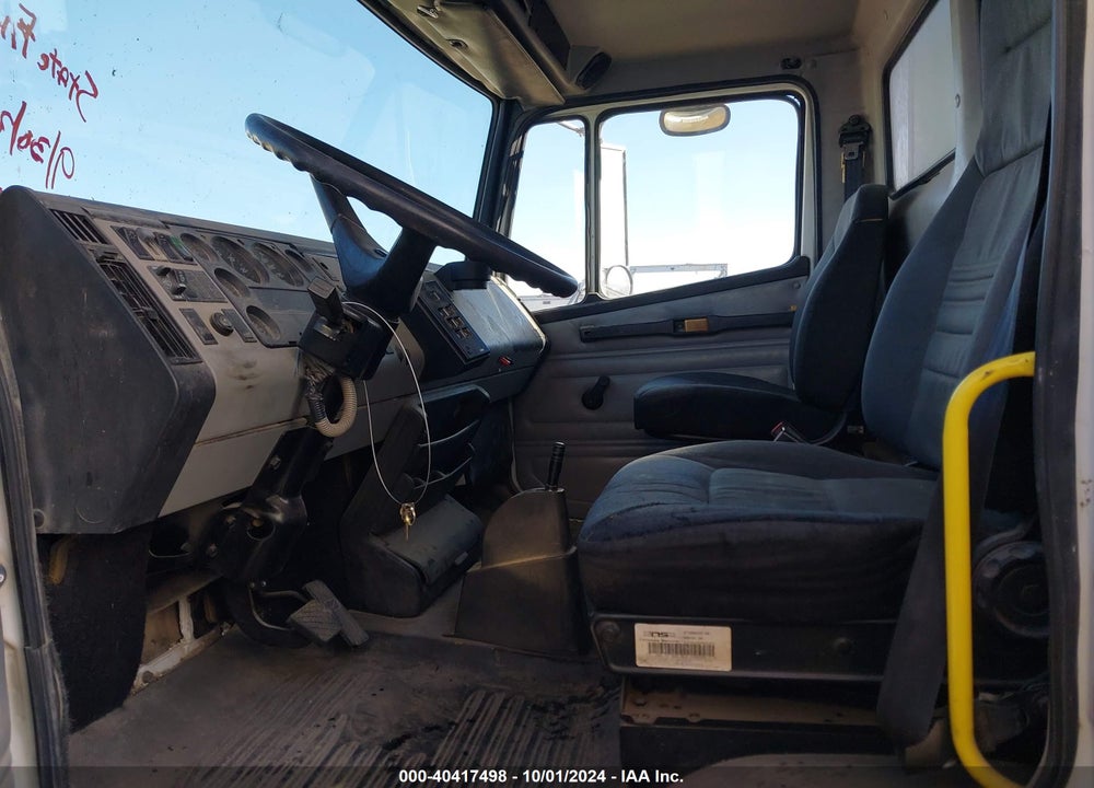 2000 FREIGHTLINER MEDIUM CONVENTIONAL FL70 VIN: 1FV3HJAA9YHF60784