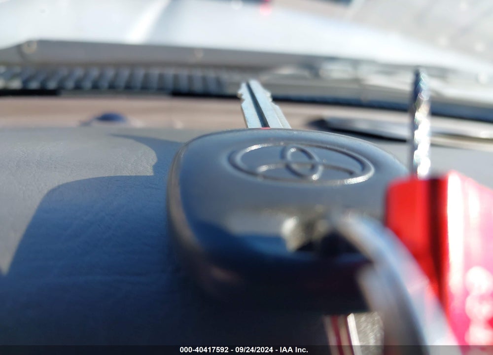 2000 TOYOTA 4RUNNER LIMITED V6 VIN: JT3GN87R5Y0178747