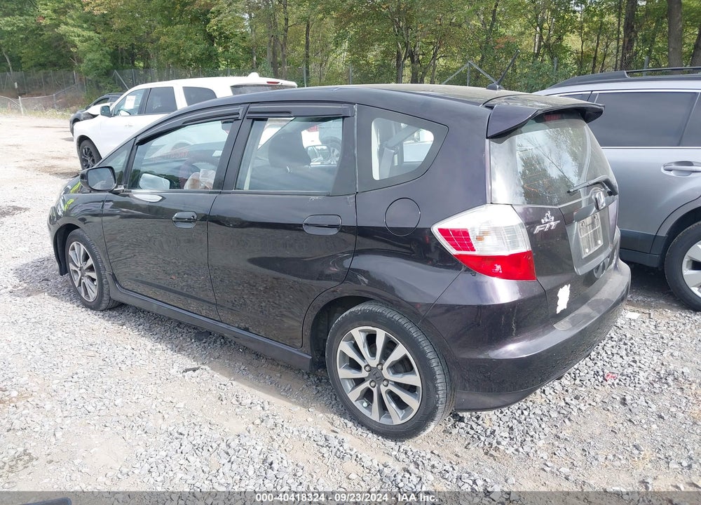 2013 HONDA FIT SPORT VIN: JHMGE8H58DC062974