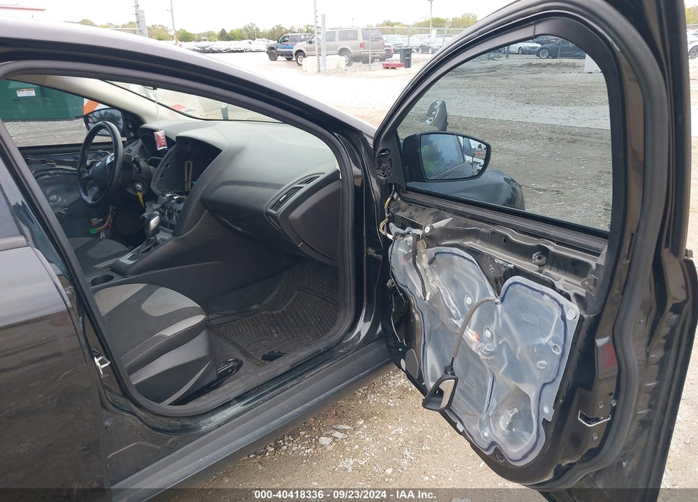 2014 FORD FOCUS SE VIN: 1FADP3F23EL437431