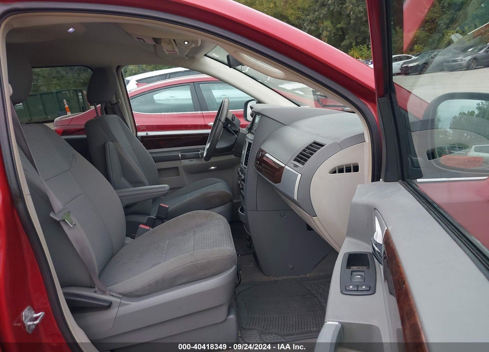 2010 CHRYSLER TOWN & COUNTRY TOURING VIN: 2A4RR5D10AR136241