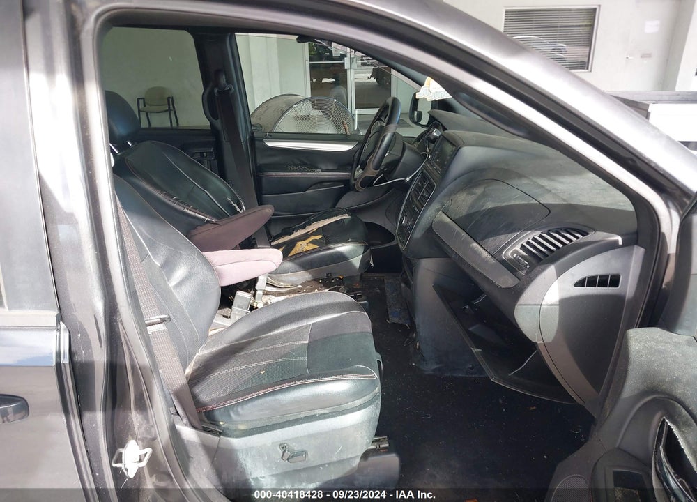 2011 DODGE GRAND CARAVAN R/T VIN: 2D4RN7DG4BR711138