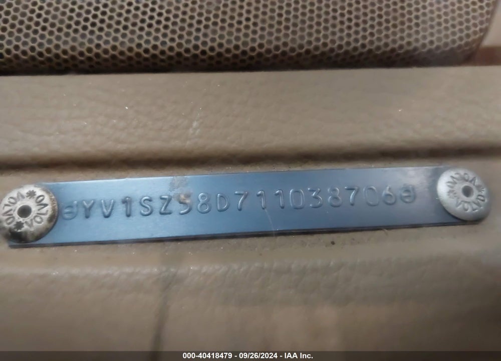 2001 VOLVO V70 XC VIN: YV1SZ58D711038706