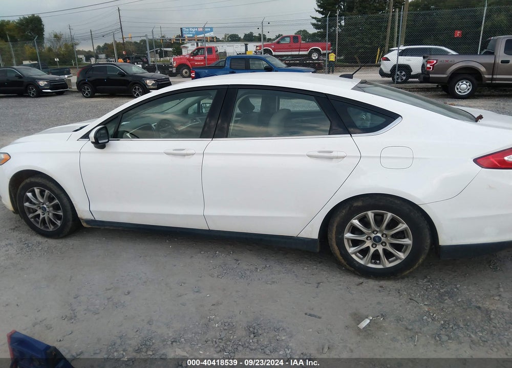 2015 FORD FUSION S VIN: 3FA6P0G70FR275584