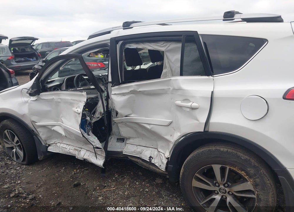 2018 TOYOTA RAV4 XLE VIN: JTMWFREV6JJ723834