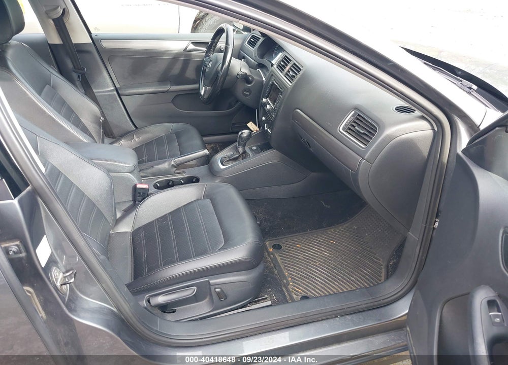 2014 VOLKSWAGEN JETTA 1.8T SEL VIN: 3VWL07AJ4EM374531