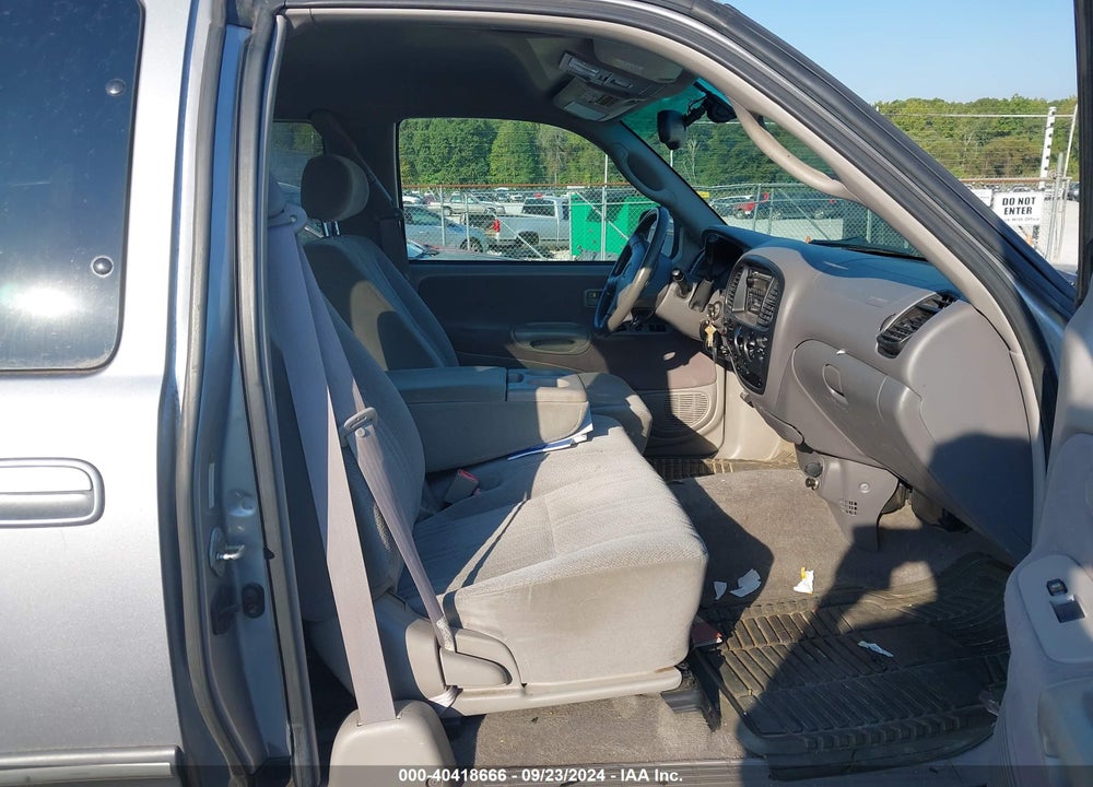 2001 TOYOTA TUNDRA SR5 V8 VIN: 5TBBT44181S184122