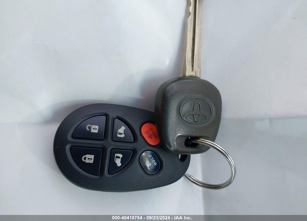 2004 TOYOTA SIENNA LE VIN: 5TDZA23C24S053999