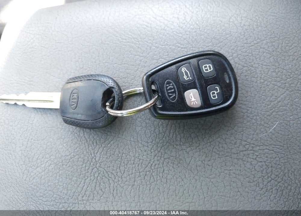2005 KIA SORENTO EX/LX VIN: KNDJD733255376099