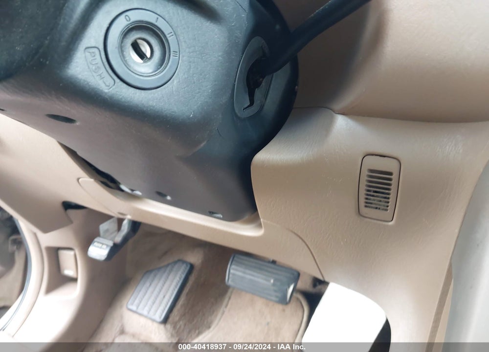 2005 HONDA PILOT EX-L VIN: 5FNYF18585B067588