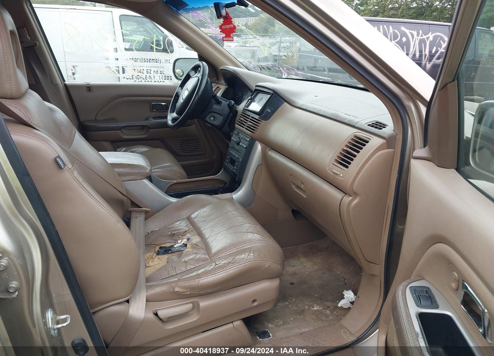 2005 HONDA PILOT EX-L VIN: 5FNYF18585B067588