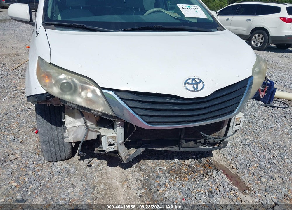2013 TOYOTA SIENNA LE V6 8 PASSENGER VIN: 5TDKK3DCXDS296947