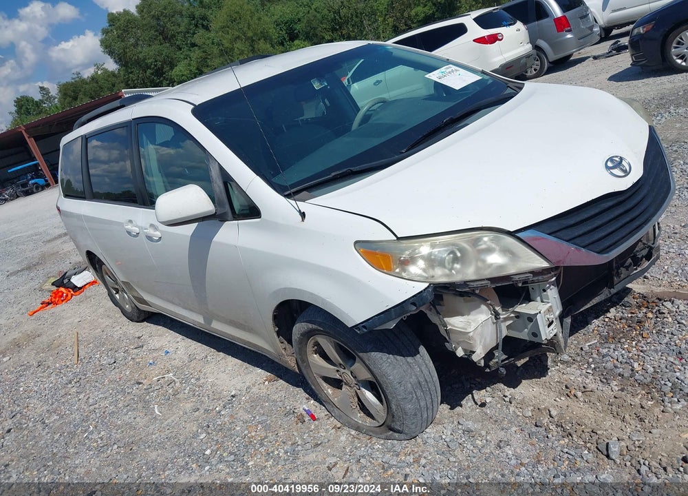 2013 TOYOTA SIENNA LE V6 8 PASSENGER VIN: 5TDKK3DCXDS296947