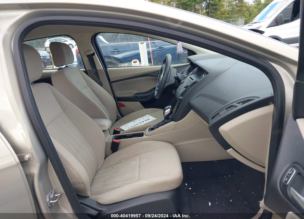 2015 FORD FOCUS SE VIN: 1FADP3K25FL272697